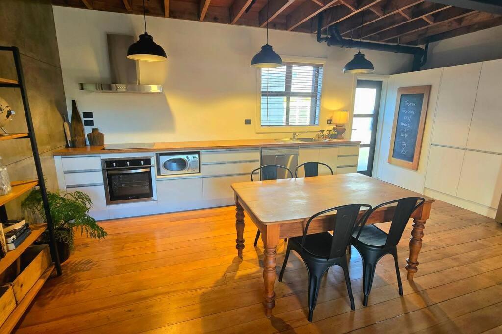 Apartment 4 - Haddin Court - Chic Ny Loft Style Blenheim Bagian luar foto