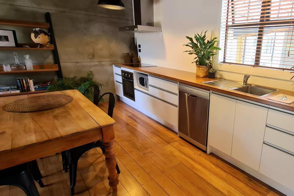 Apartment 4 - Haddin Court - Chic Ny Loft Style Blenheim Bagian luar foto